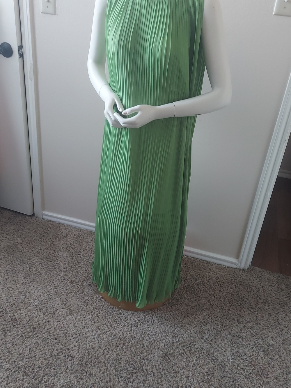 Pleated Maxi Dress in Leaf Green - Women's Elegant Sleeveless Gown